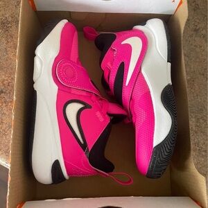Nike Team Hustle D Shoes - 11c NEW!
